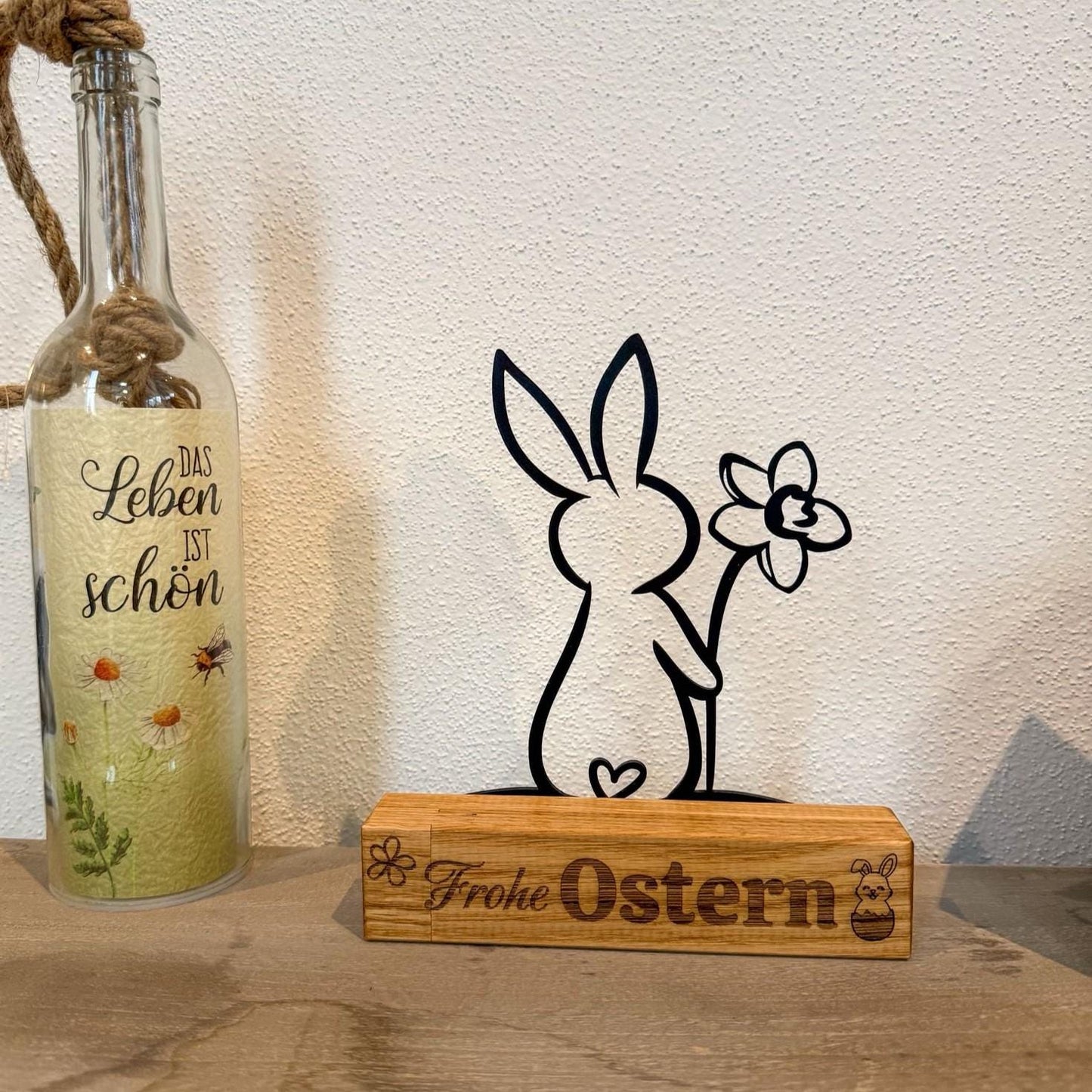 Holz Aufsteller Ostern – Schwarzer Holz Schriftzug mit Echtholzsockel | Osterdeko modern | Geschenk zu Ostern | Frühjahrsdeko