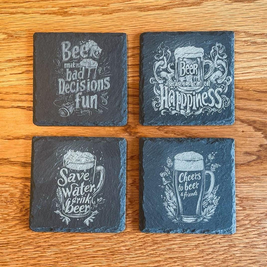 Bier Untersetzer aus Schiefer | Lustige gravierte Bier Sprüche | Geschenk für Männer & Bierliebhaber| Handgefertigte Schieferuntersetzer Set
