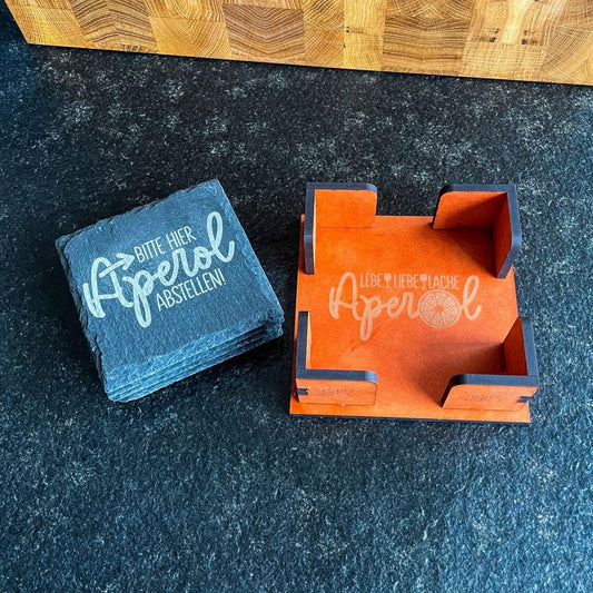 Aperol Geschenkset | Schiefer Untersetzer mit Gravur & Holzhalter | Aperol Spritz Deko | Sommer Geschenk für Aperol Fans